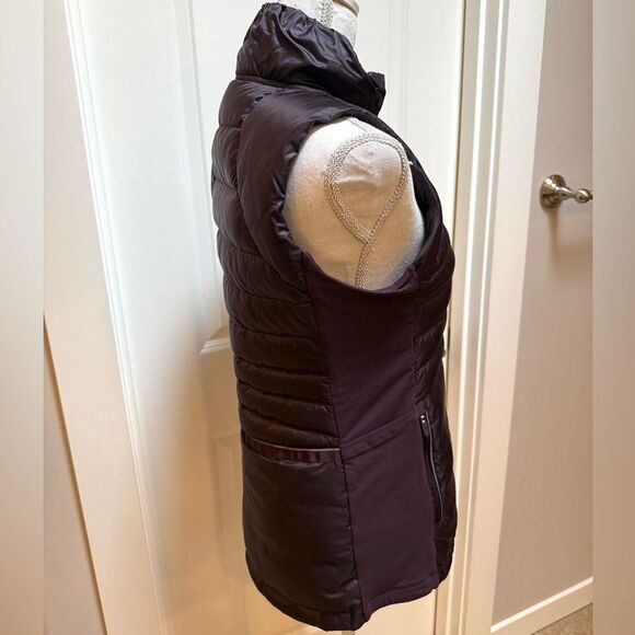 Lululemon Down For A Run Vest II Black Cherry Size 8 EUC - Picture 16 of 17